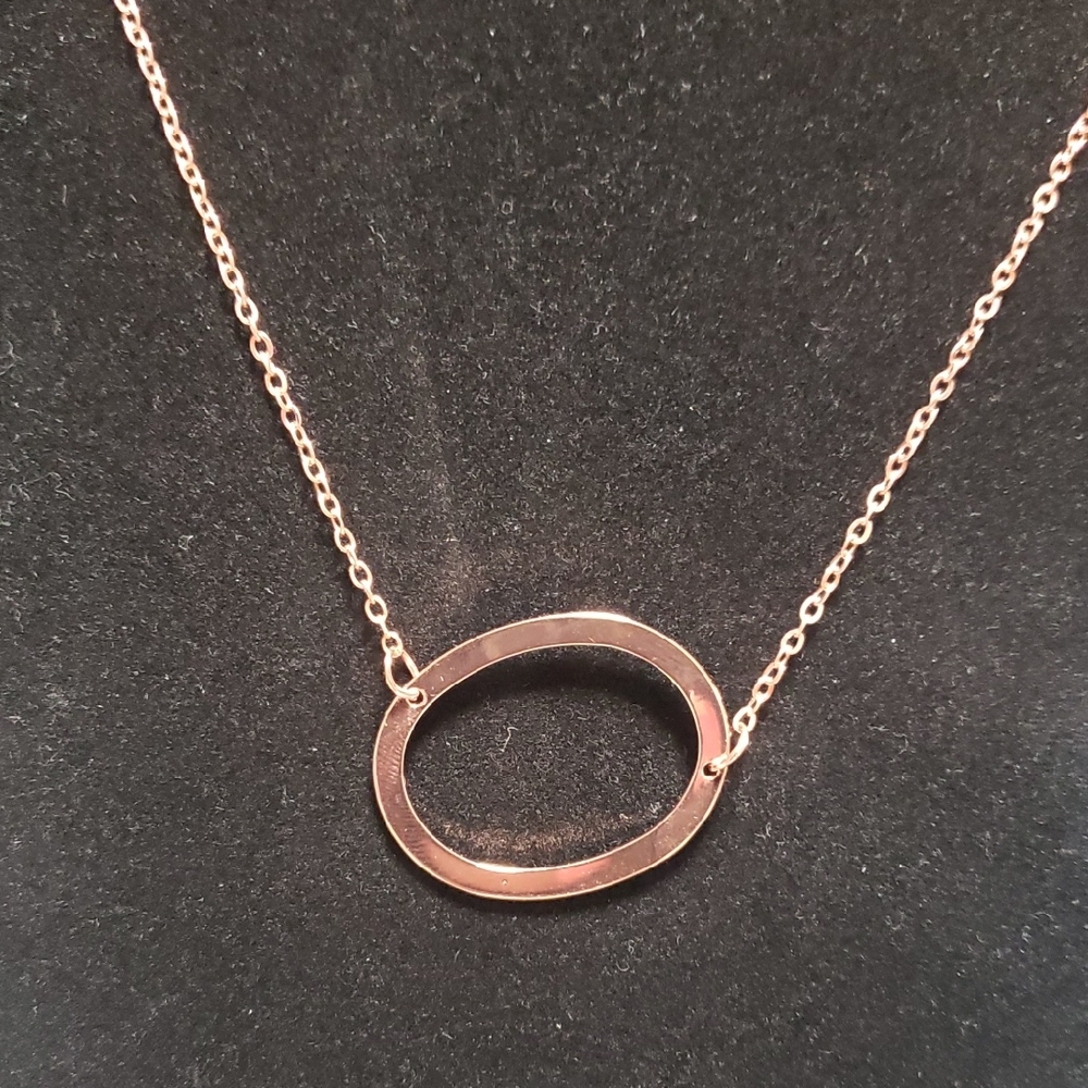 Chic Rose Gold Oval Necklace
